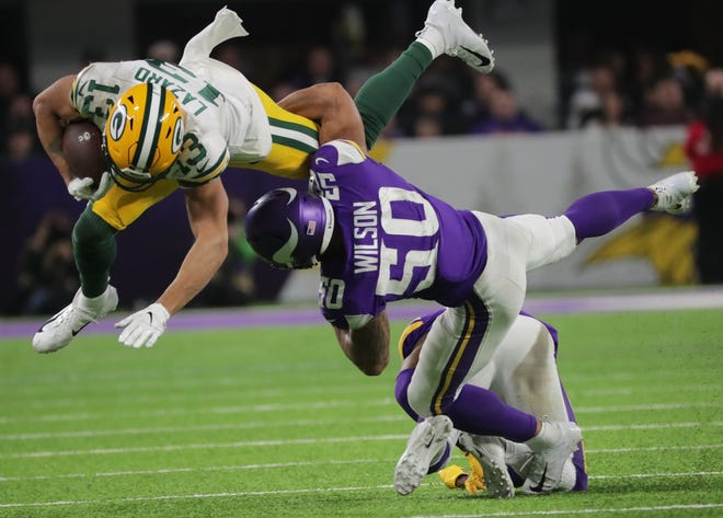 Vikings linebacker Eric Wilson (50) tackles Packers wide receiver Allen Lazard during a 2019 game. The Packers signed Wilson on Tuesday.
