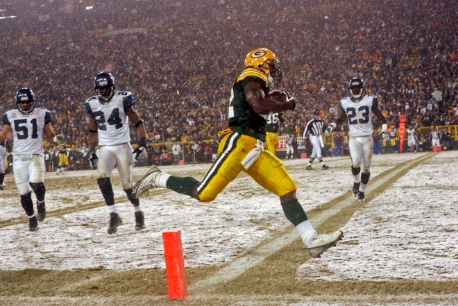 Green Bay Packers' Brandon Jackson romps thru the snow for a touchdown against the Seattle Seahawks  at Lambeau Field Saturday, January 12, 2007.