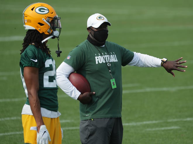 Packers defensive backs coach Jerry Gray talks with cornerback Kevin King during 2020 training camp.