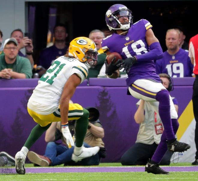 Minnesota Vikings wide receiver Justin Jefferson (18) catches a 23-yard touchdown pass while being covered by Green Bay Packers cornerback Eric Stokes (21) during the fourth quarter of their game Sunday, November 21, 2021 at U.S. Bank Stadium in Minneapolis, Minn. The Minnesota Vikings beat the Green Bay Packers 34-31.



MARK HOFFMAN/MILWAUKEE JOURNAL SENTINEL