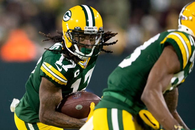 Green Bay Packers wide receiver Davante Adams (17) runs the ball in the second quarter against the Minnesota Vikings, Sunday, January 2, 2022, at Lambeau Field in Green Bay, Wis. Samantha Madar/USA TODAY NETWORK-Wisconsin