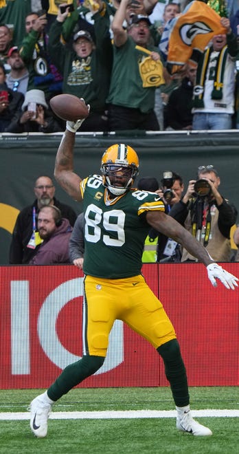 Oct 9, 2022; Tottenham, ENG;  Green Bay Packers tight end Marcedes Lewis (89) celebrates his touchdown reception during the first quarter of their game against the New York Giants at Tottenham Hotspur Stadium.