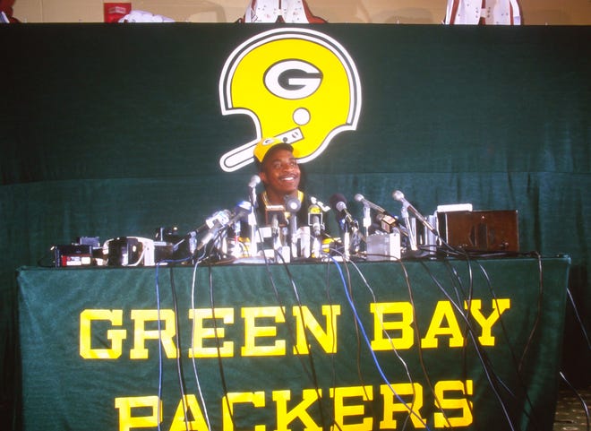 Brent Fullwood speaks to reporters after he was chosen as the Green Bay Packers' first round draft pick in the NFL draft on April 27, 1987.